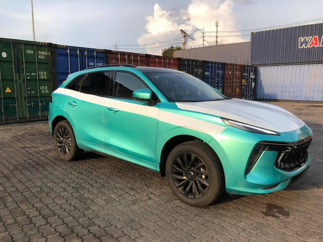 Ô tô Trung Quốc Dongfeng T5 Evo tháo chạy khỏi Việt Nam
