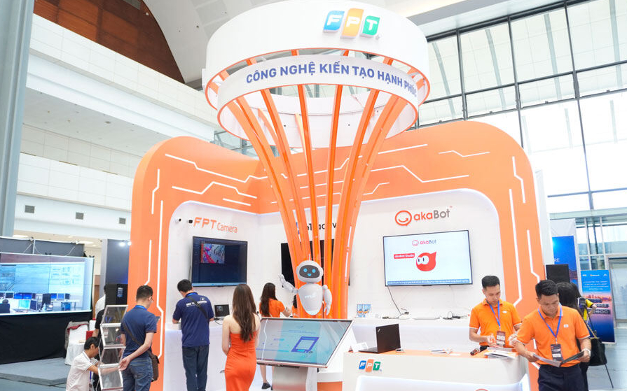 FPT trình diễn hệ sinh thái công nghệ kiến tạo hạnh phúc tại Industry 4.0