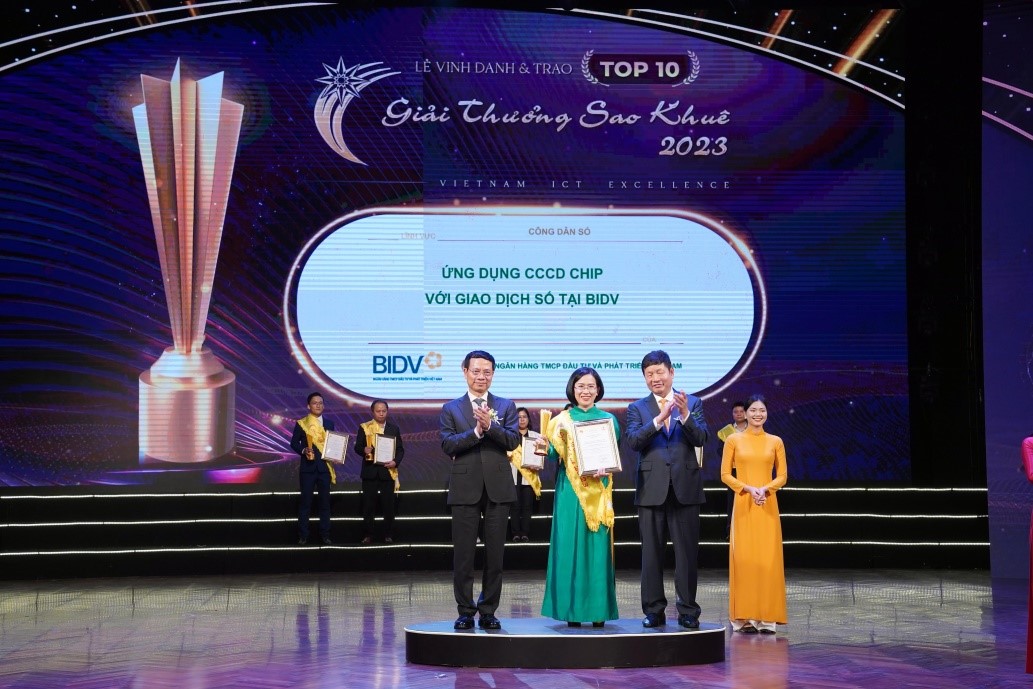 Ứng dụng CCCD chip với giao dịch số của BIDV lọt TOP 10 Sao Khuê 2023