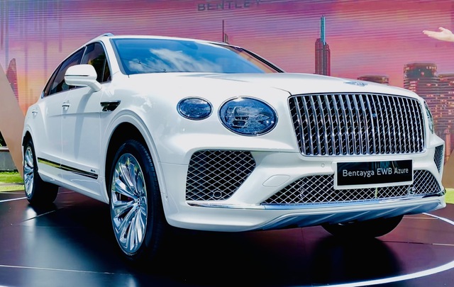 Bentley Bentayga bản kéo dài có giá hơn 18,5 tỉ đồng tại Việt Nam