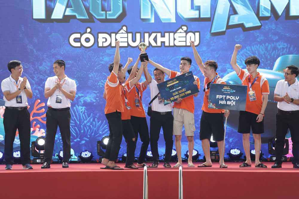 ngay từ những lượt thi đấu đầu tiên, Ban tổ chức đã ghi nhận nhiều ý tưởng thiết kế tàu ngầm vô cùng sáng tạo, có tính khả thi
