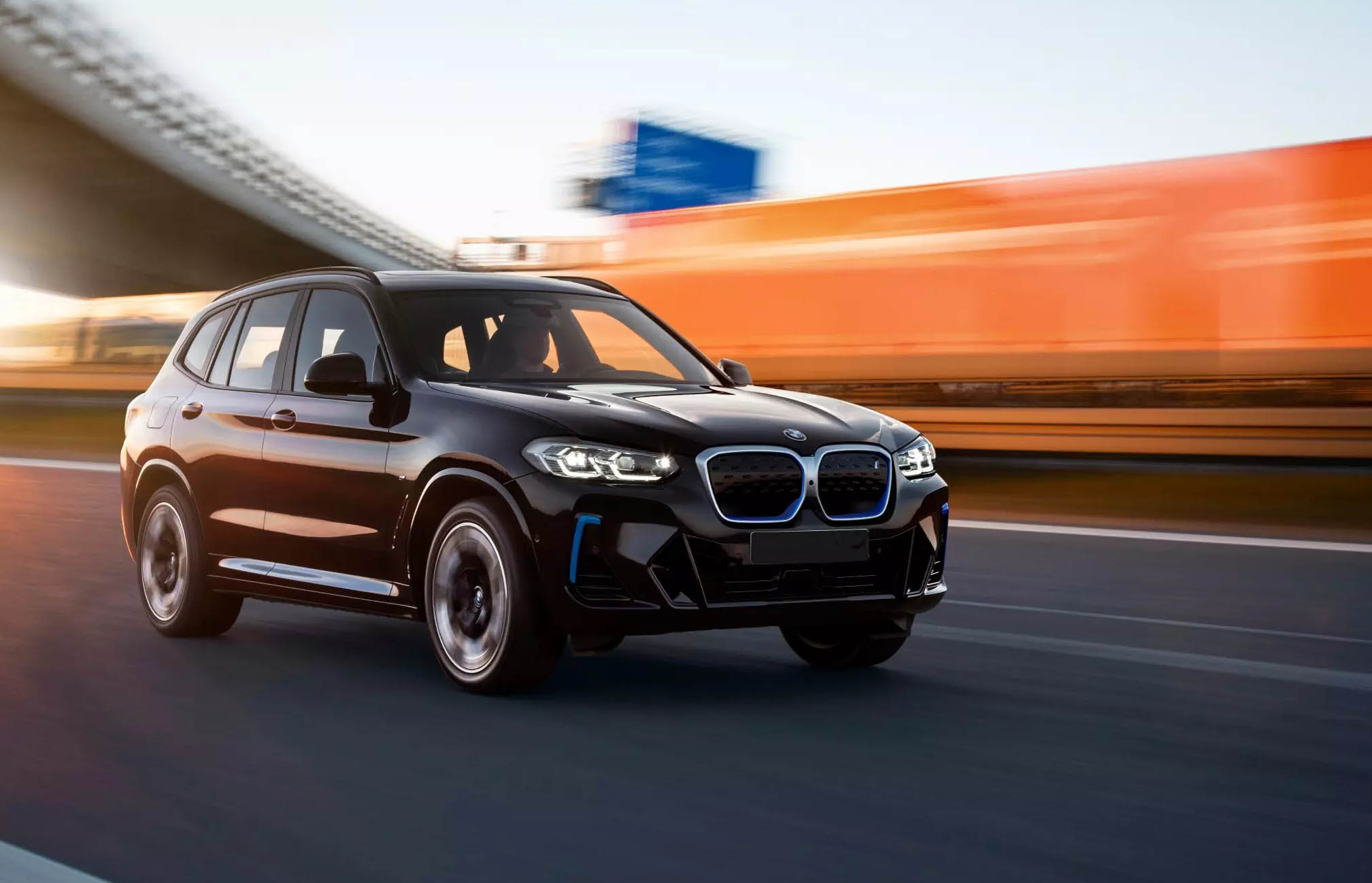 Xe điện BMW iX3 có giá bán 3,499 tỷ đồng tại thị trường Việt Nam