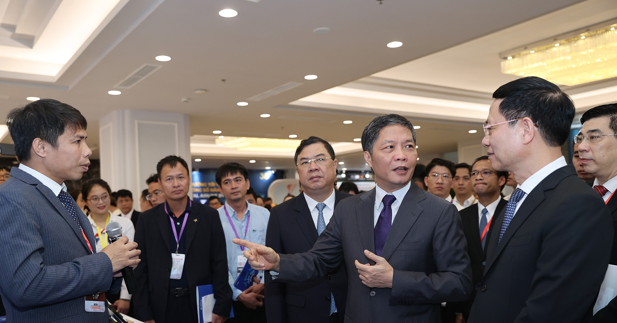 Phát triển kinh tế số và xã hội số để người dân giàu có, hạnh phúc hơn