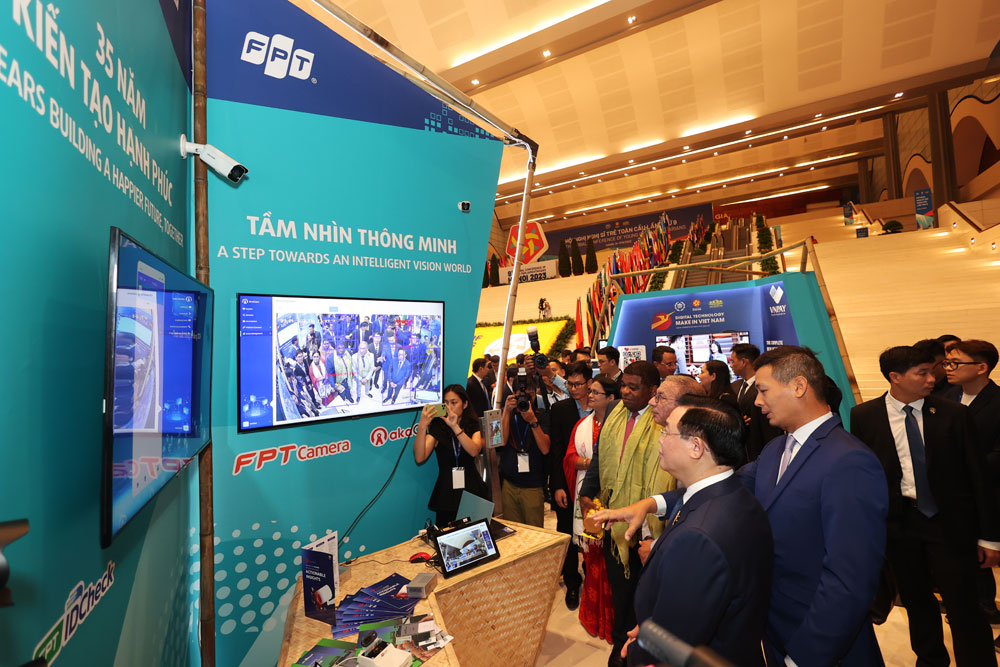 FPT khoe "Tầm nhìn thông minh" tại Hội nghị Nghị sĩ trẻ toàn cầu