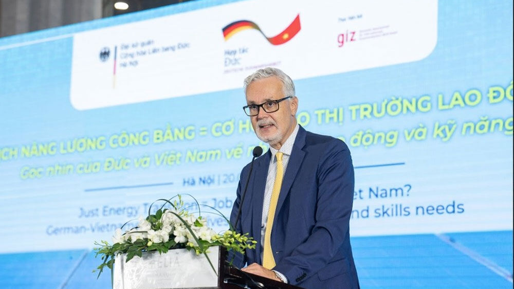 Phát triển nguồn nhân lực phục vụ hành trình chuyển dịch năng lượng