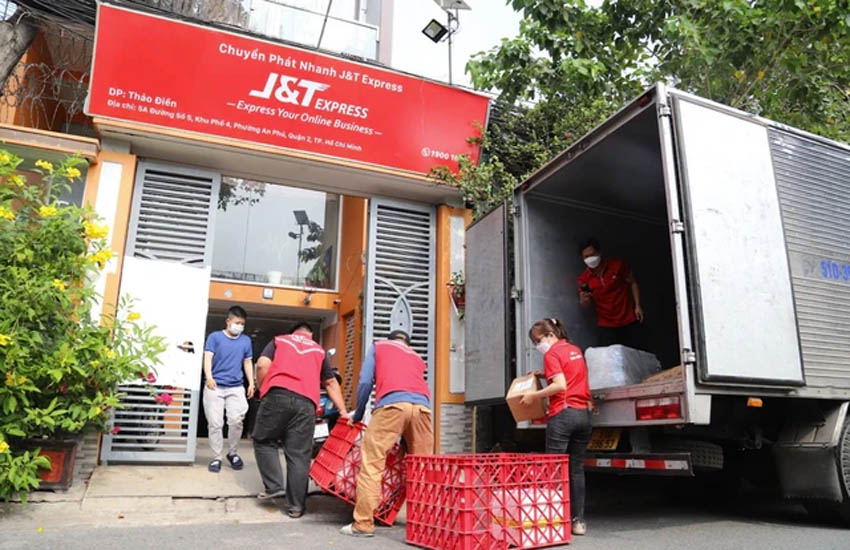 J&T Express tăng cường lực lượng giao hàng dịp tết