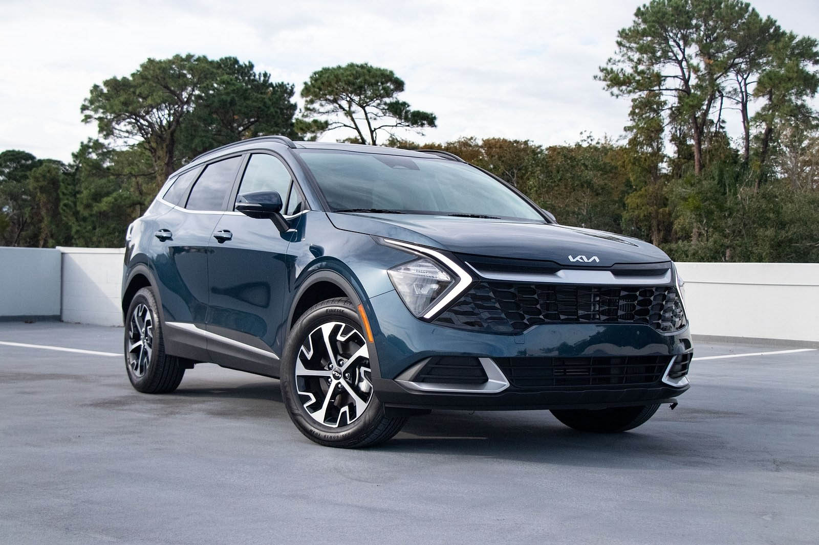 Kia Sportage 2024 phiên bản Hybrid ra mắt, giá 680 triệu đồng