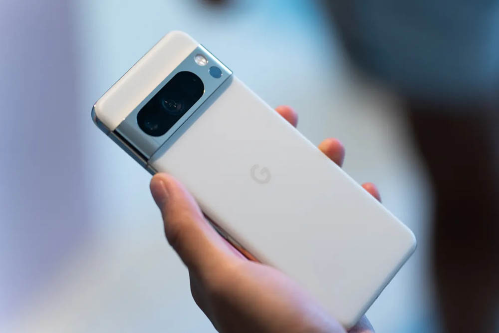 Pixel 8 sử dụng AI hỗ trợ loạt thủ thuật chỉnh ảnh mới chẳng hạn như dịch chuyển hoặc thay đổi kích thước đối tượng trong hình, thay đổi nét mặt