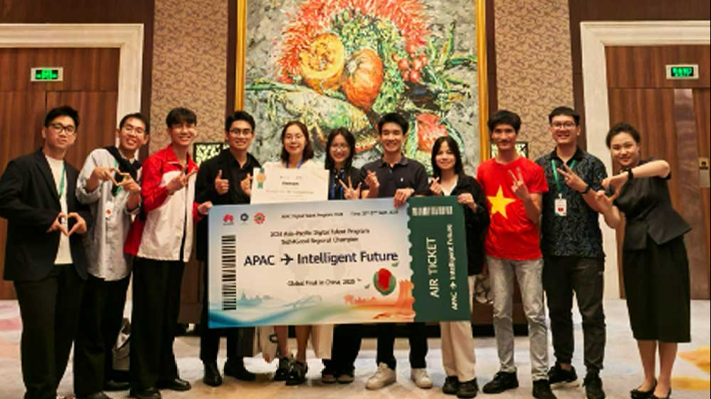 Sinh viên Việt Nam giành giải Nhất cuộc thi Tech4Good khu vực APAC