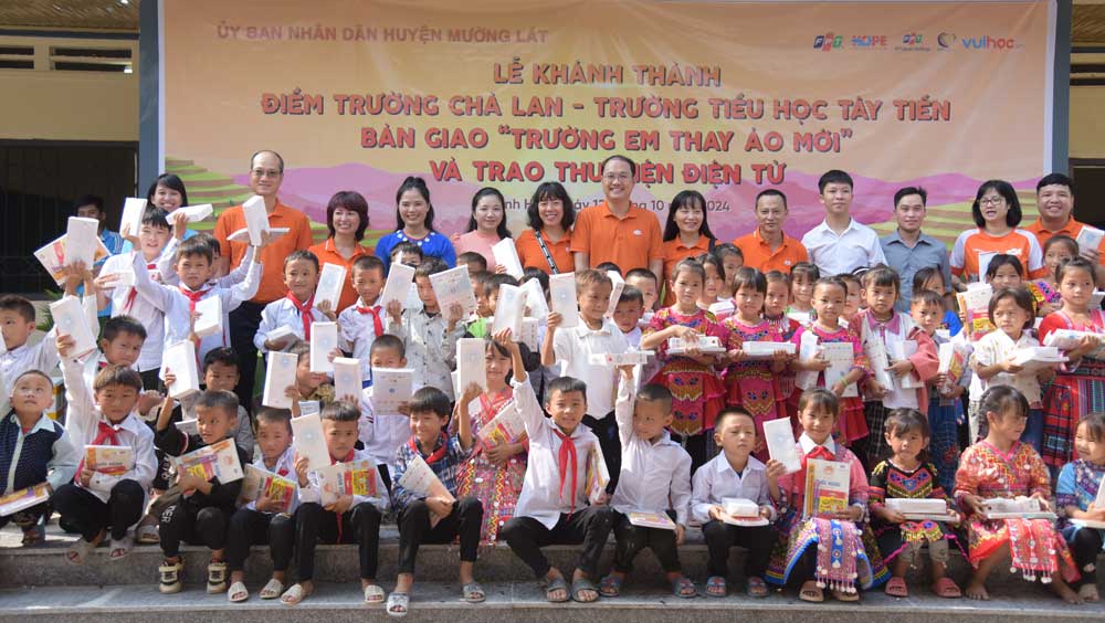 FPT và Quỹ Hy Vọng hỗ trợ tái thiết giáo dục tại Mường Lát - Thanh Hóa