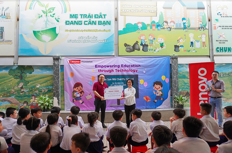 Lenovo tiếp tục đẩy mạnh giáo dục công nghệ cho trẻ em có hoàn cảnh khó khăn