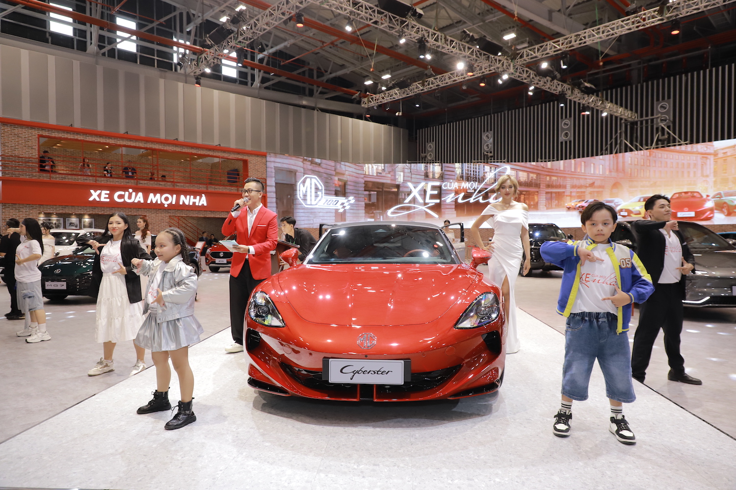 Cận cảnh xe điện MG Cyberster: Giá 3,2 tỷ đồng, giới hạn chỉ 100 chiếc tại Việt Nam