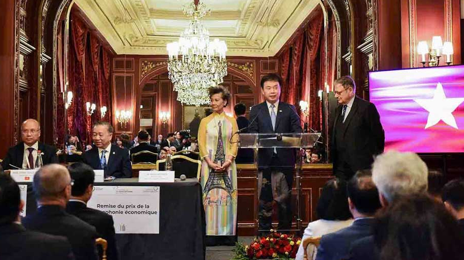 FPT nhận giải thưởng của Diễn đàn Kinh tế Pháp ngữ