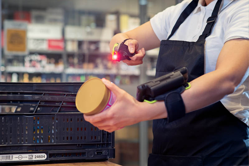 Ứng dụng Máy quét mã đeo tay RS2100 trong ngành bán lẻ