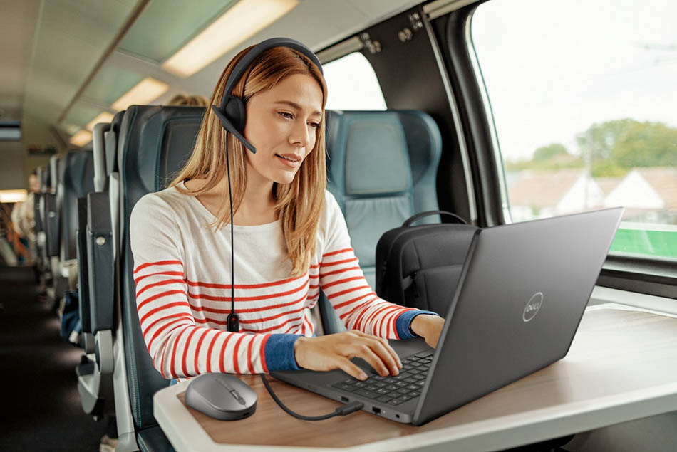 Dell ra mắt loạt tai nghe mới tích hợp AI