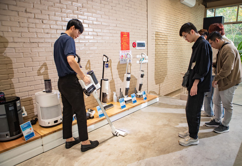 Ecovacs ra mắt thị trường Việt Nam loạt robot hút bụi mới từ CES 2024