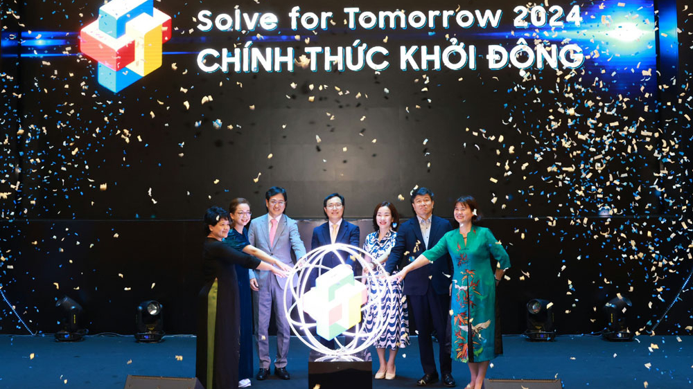 “Xe buýt Solve for Tomorrow” khởi hành để phổ cập kiến thức STEM