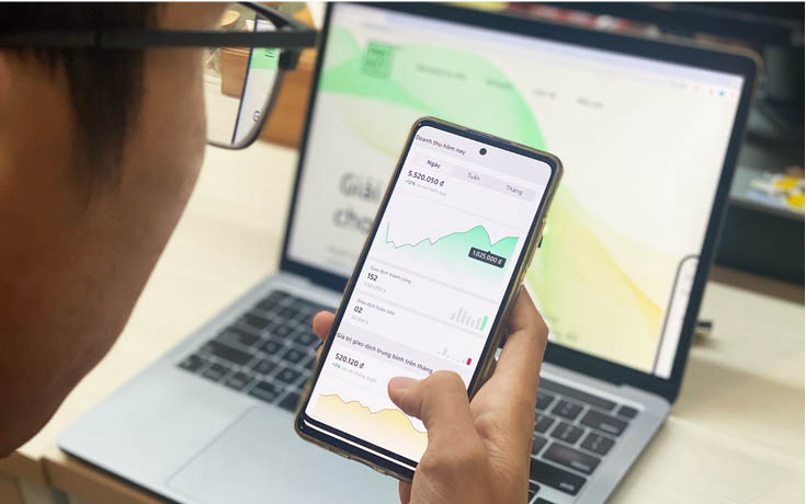 Nhà bán hàng sử dụng công cụ theo dõi suất hiệu kinh doanh trên ứng dụng Paykit