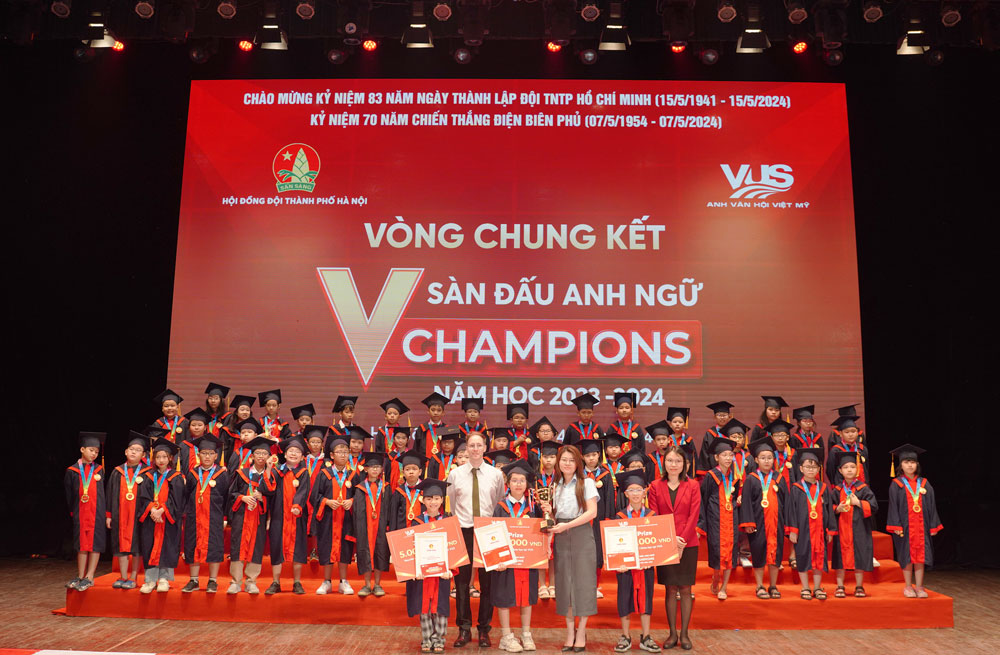 Gần 300 thí sinh hào hứng tranh tài tại Sàn đấu Anh ngữ V–Champions