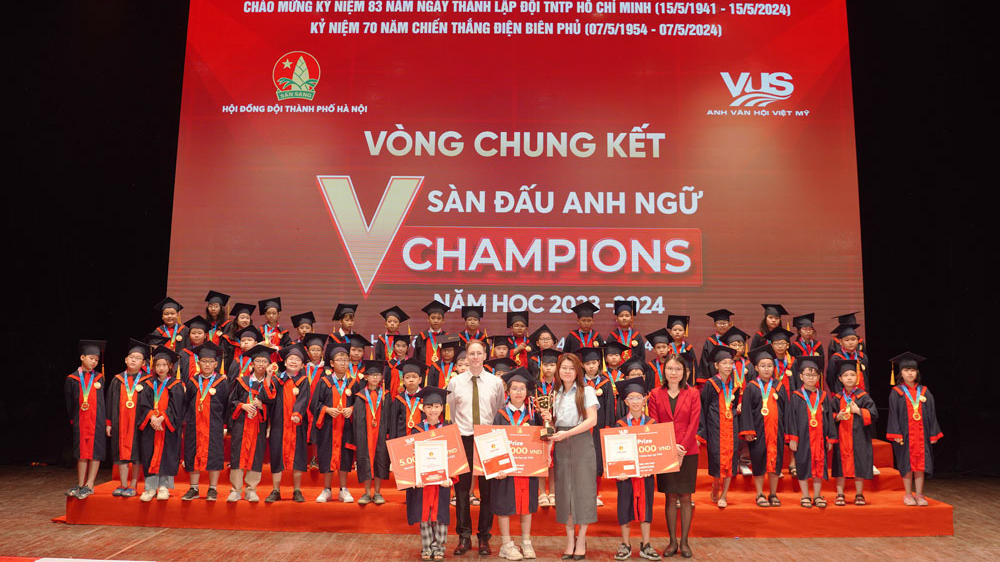 Gần 300 thí sinh hào hứng tranh tài tại Sàn đấu Anh ngữ V–Champions 2024