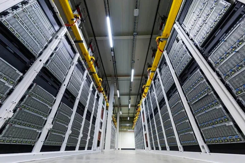 Microsoft hợp tác OpenAI phát triển siêu máy tính AI giá hơn 100 tỉ USD
