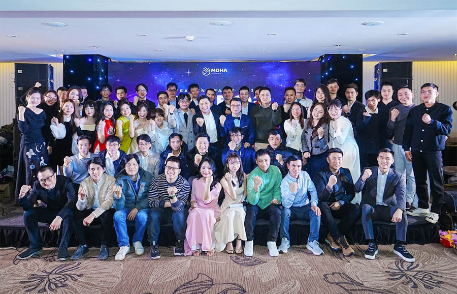 Tập thể MOHA Software cùng các khách hàng, đối tác thân thiết trong Year End Party năm 2023
