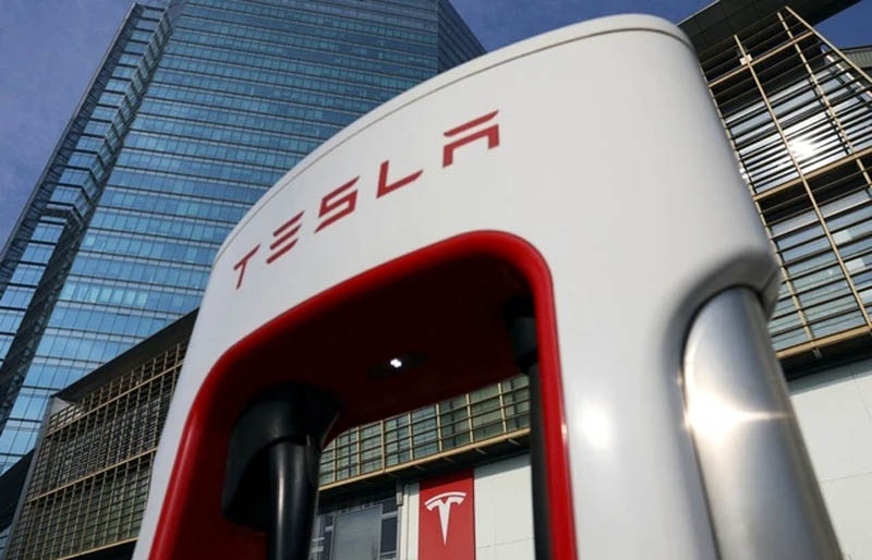 Tesla giảm giá bán xe điện trên toàn cầu