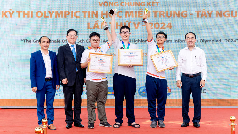 Hanwha Life đồng hành cùng Olympic Tin học Miền Trung và Tây Nguyên 2024