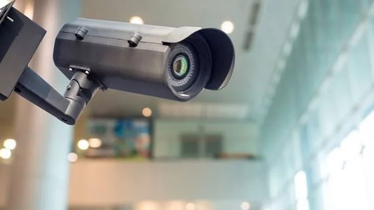 "Người lạ" trong nhà - Lợi hại song hành từ camera giám sát