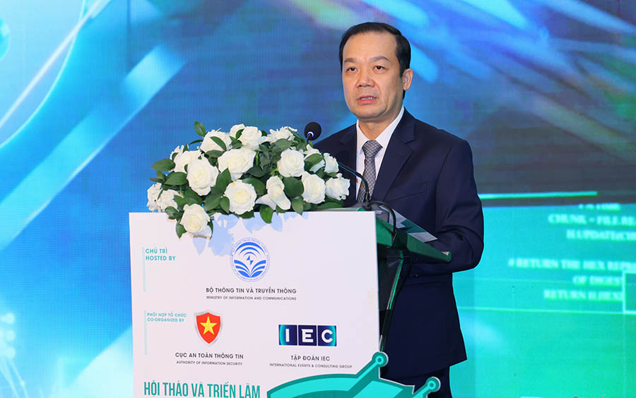 Thứ trưởng Phạm Đức Long