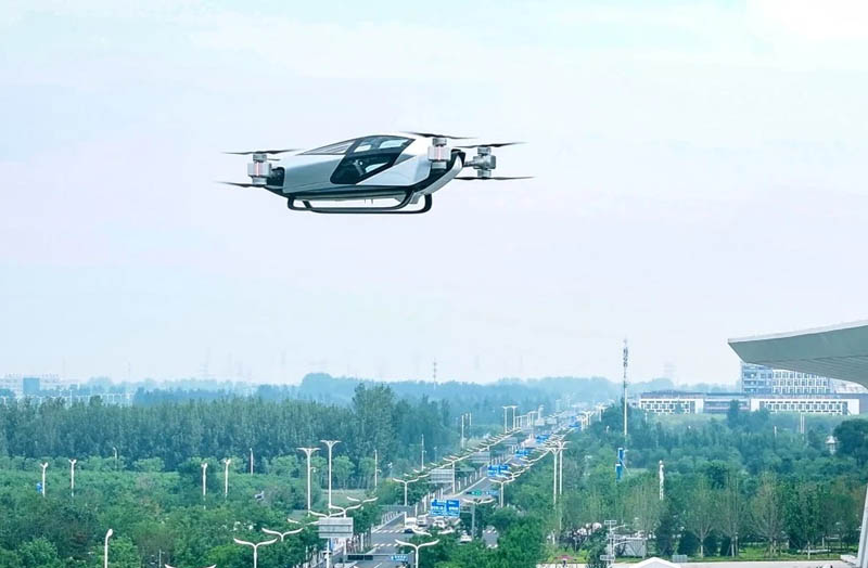 Ô tô bay xuất hiện trên bầu trời Trung Quốc