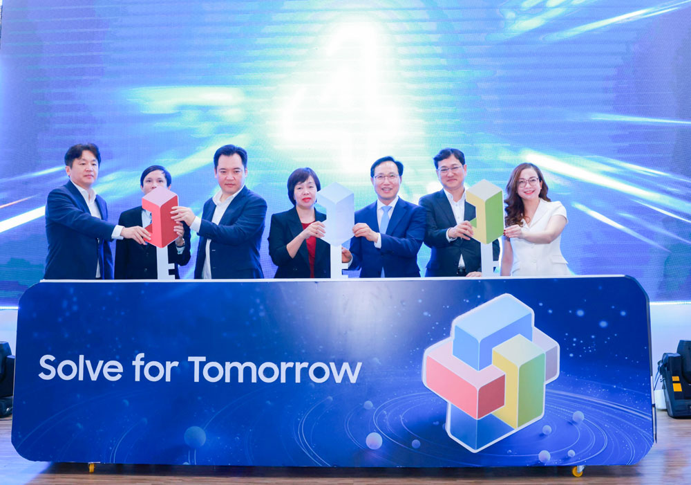 Solve for Tomorrow 2024 hoàn thành chuỗi roadshow khởi động cả 3 miền