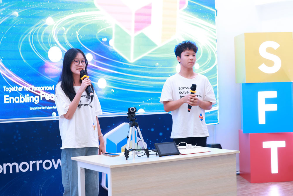 Solve for Tomorrow 2024 hoàn thành chuỗi roadshow khởi động cả 3 miền