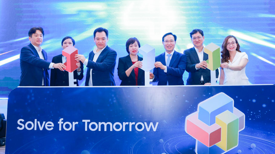 Solve for Tomorrow 2024 hoàn thành chuỗi roadshow khởi động cả 3 miền