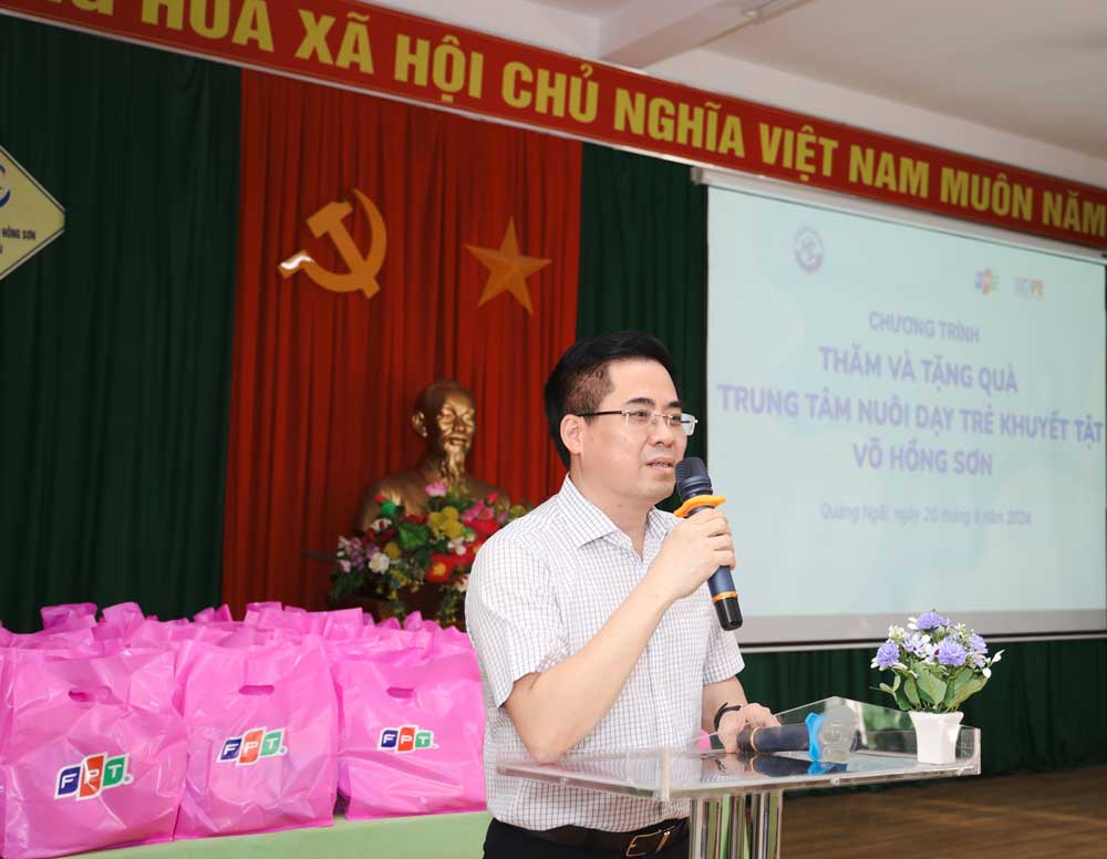 Người FPT chung tay tặng quà nhiều ngôi trường Quảng Ngãi đón năm học mới