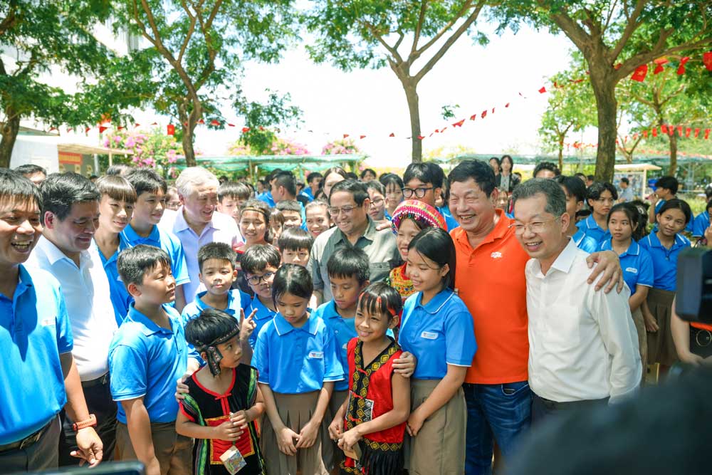 Thủ tướng động viên thầy trò trường Hy Vọng nhân dịp đầu năm học mới