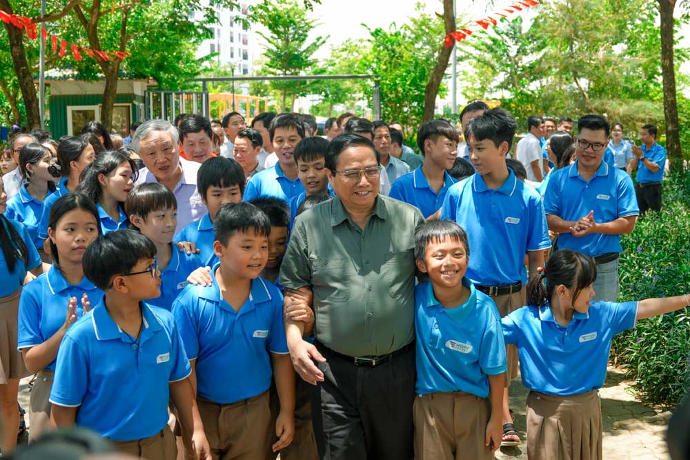 Thủ tướng động viên thầy trò trường Hy Vọng nhân dịp đầu năm học mới