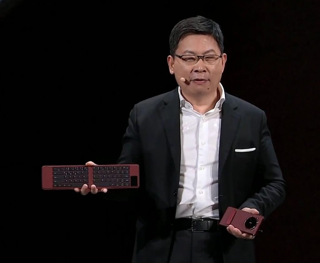Huawei ra điện thoại gập ba Mate XT giá 2.800 USD