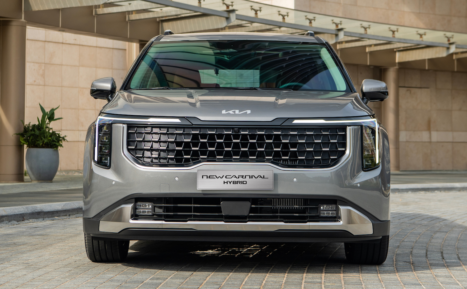 Kia Carnival Hybrid chốt giá 1,849 tỷ đồng