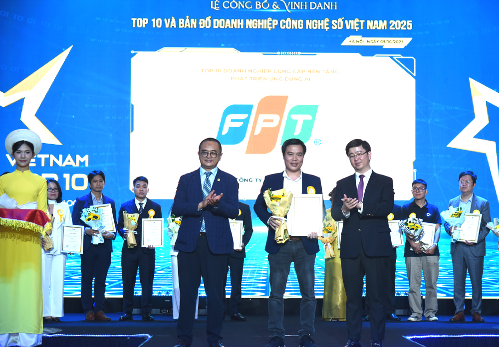FPT "vững chân" trong Top 10 Doanh nghiệp Công nghệ số Việt Nam 2025
