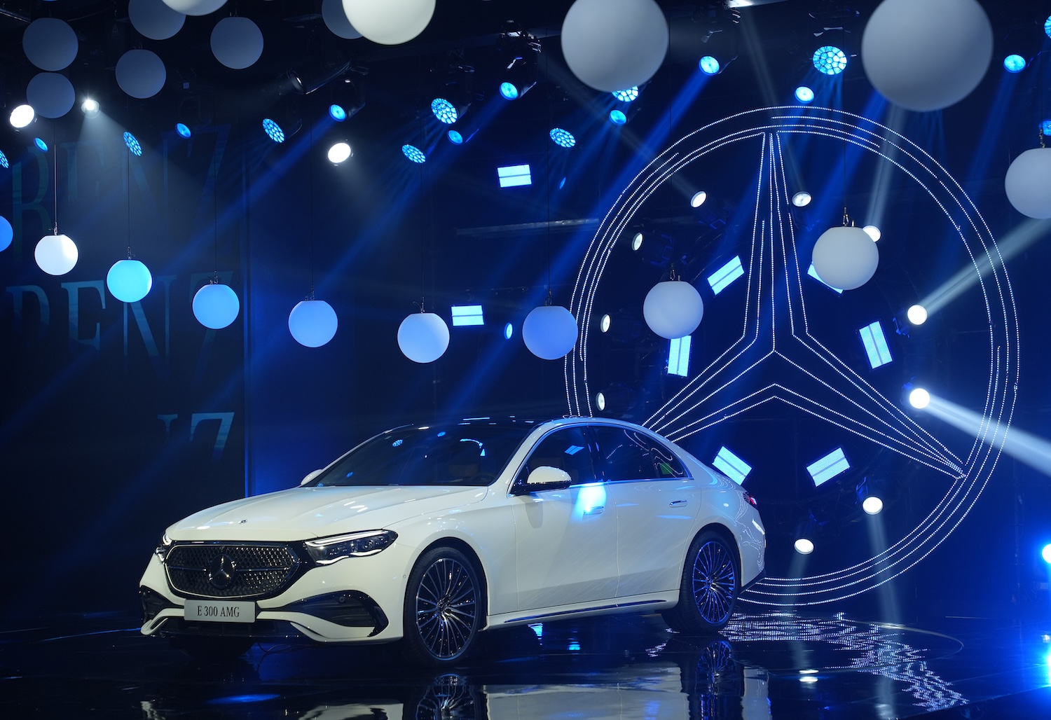 Mercedes E-class thế hệ mới ra mắt, giá từ 2,4 tỷ đồng