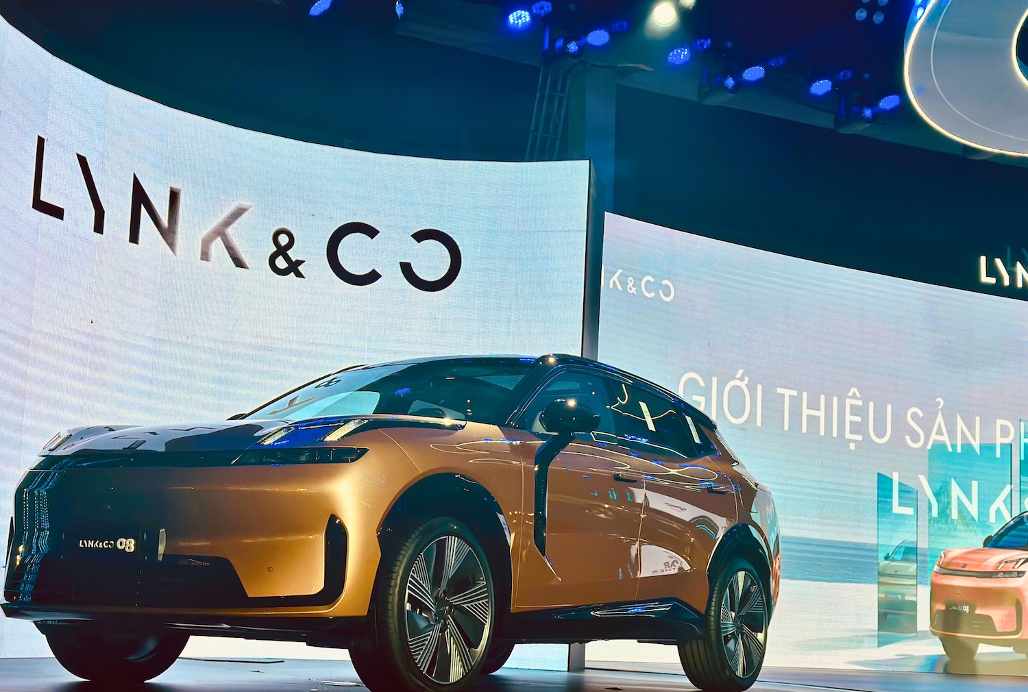 Mẫu xe Hybrid Lynk & Co 08