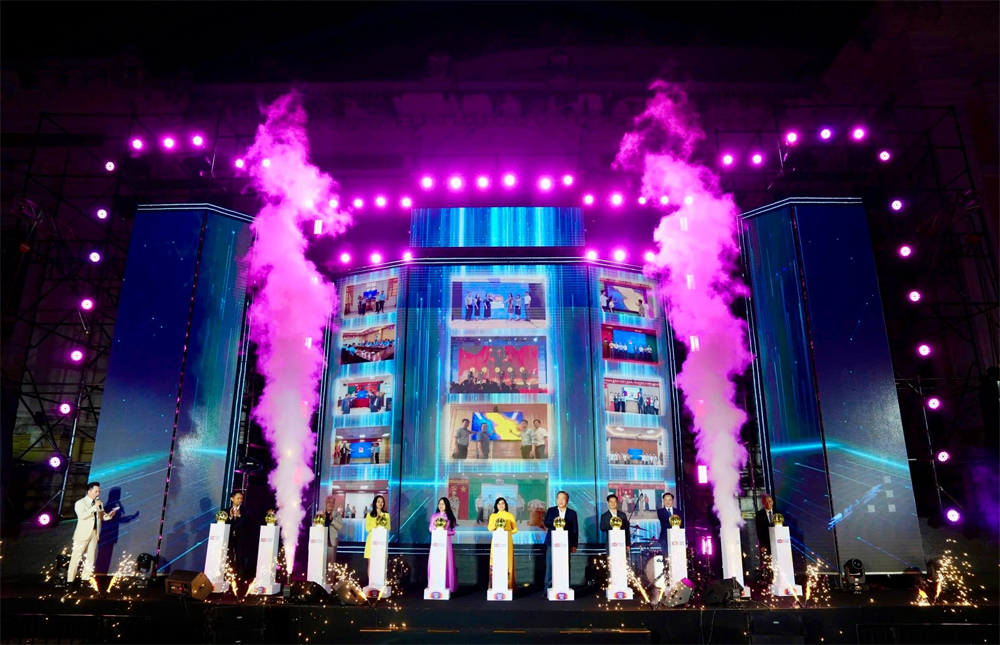 Khai mạc “Ngày mua sắm trực tuyến Việt Nam – Online Friday 2025”