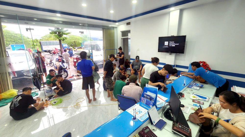 Chuyện từ tâm lũ Khánh Hòa – Tây Nguyên: Những người không được phép "hết pin"