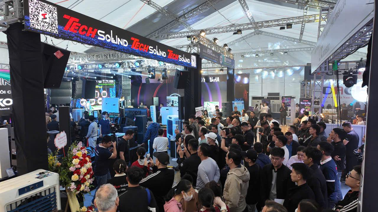 PLASE SHOW Hà Nội 2025: Khám phá công nghệ âm thanh, ánh sáng hiện đại cùng những dàn thiết bị "khủng"