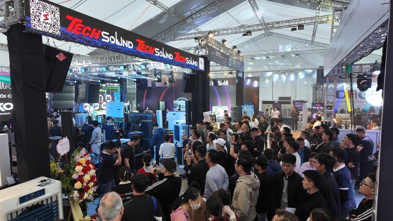 PLASE SHOW Hà Nội 2025: Khám phá công nghệ âm thanh, ánh sáng hiện đại cùng những dàn thiết bị "khủng"