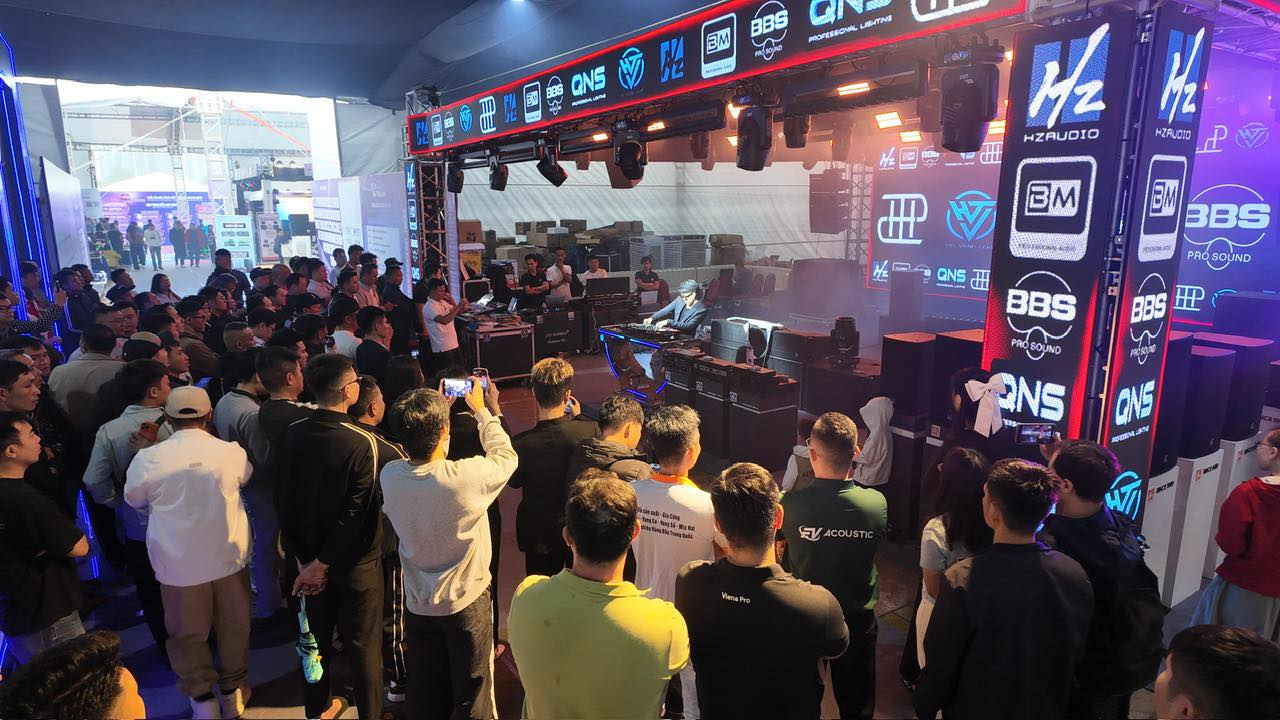 PLASE SHOW Hà Nội 2025: Khám phá công nghệ âm thanh, ánh sáng hiện đại cùng những dàn thiết bị "khủng"