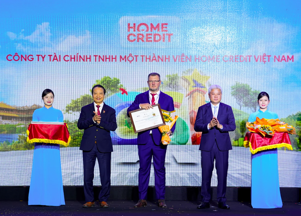 Home Credit lọt Top 10 Doanh nghiệp Bền vững tiêu biểu thuộc lĩnh vực Thương mại - Dịch vụ