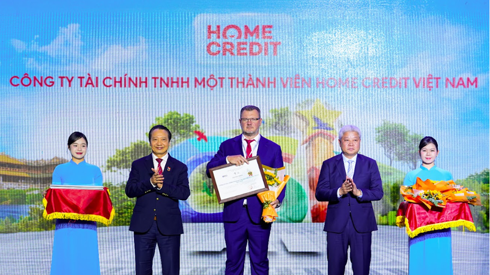 Home Credit lọt Top 10 Doanh nghiệp Bền vững tiêu biểu thuộc lĩnh vực Thương mại - Dịch vụ