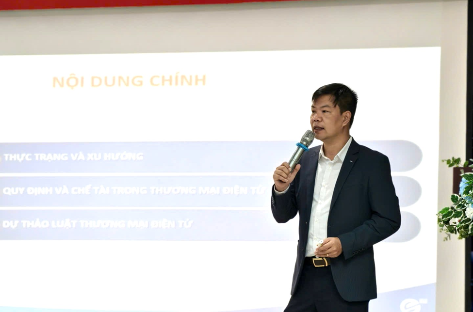 Thương mại điện tử: Nhân lực trẻ cần làm gì để tận dụng cơ hội từ "chợ to, việc sẵn"?